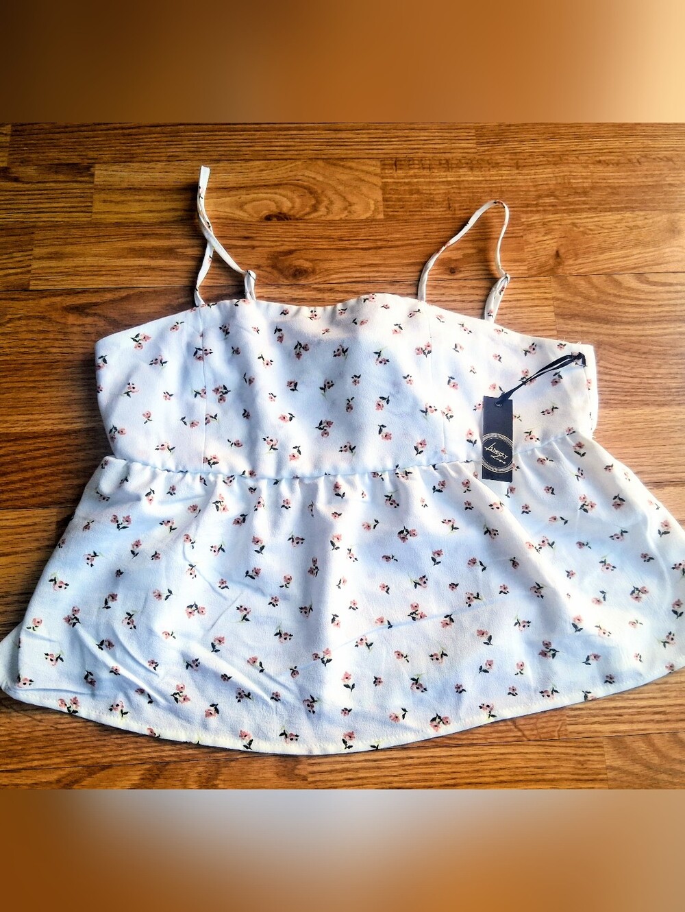 NWT Juniors Top White, Pink Flower Pattern. By Liberty LOVE, Sz Lg.